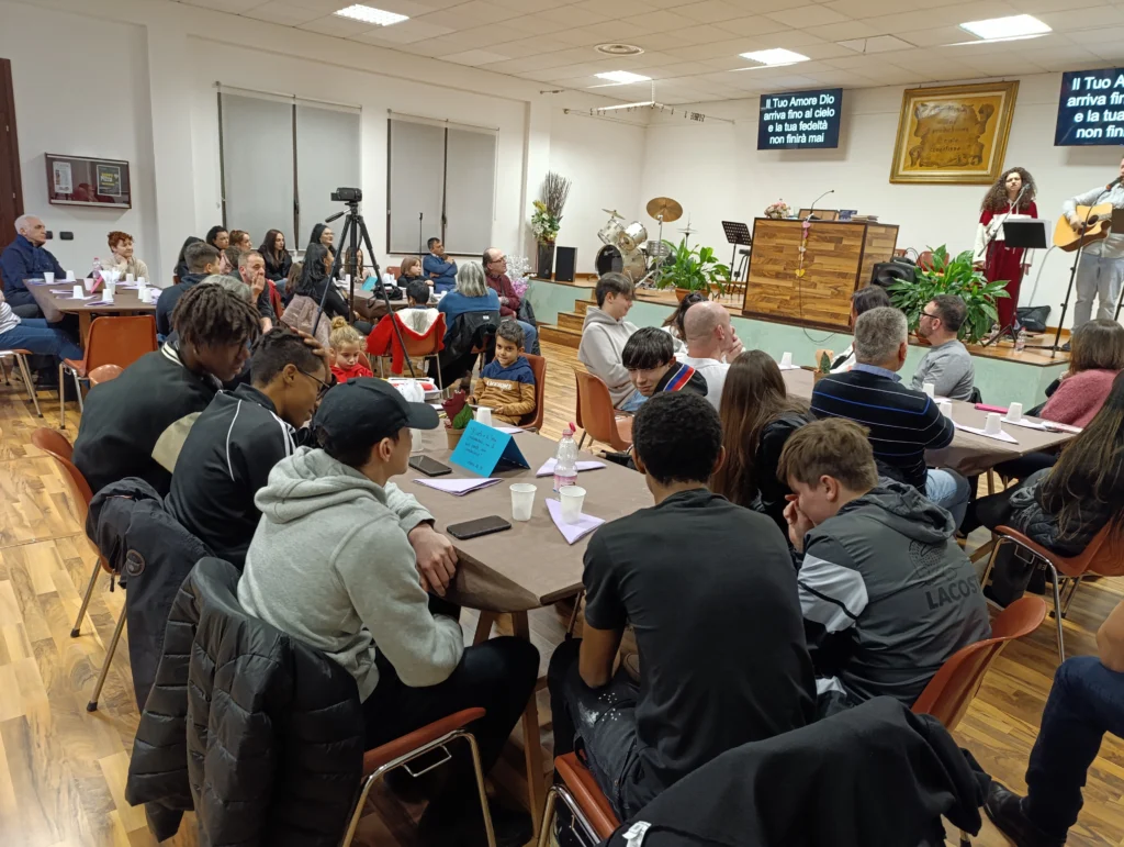 Comunità della Chiesa Evangelica ADI Vigevano Betzaeta riunita in un clima di accoglienza e comunione